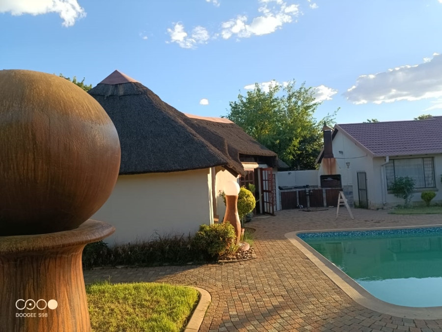 4 Bedroom Property for Sale in Langenhovenpark Free State